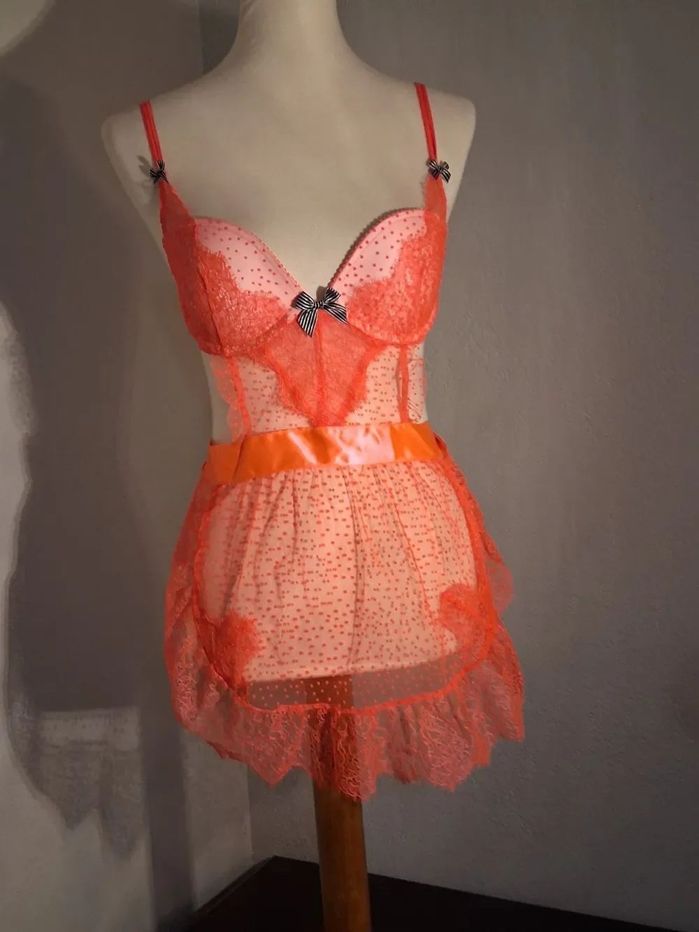 Victoria's Secret Coral Lace & Mesh Babydoll Chemise Size 34C